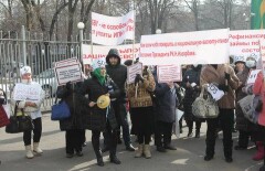 Ипотечники "штурмом" взяли Народный банк в Алматы