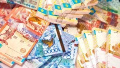 Подозреваемого в вымогательстве 10 млн тенге полицейского задержали в Костанае