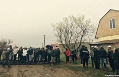 В дачном посёлке под Астаной на глазах у хозяев сравняли с землёй пять домов