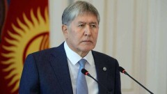 В Бишкеке протестующие освободили из СИЗО Алмазбека Атамбаева