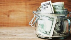 Курс доллара на бирже опустился ниже 382 тенге