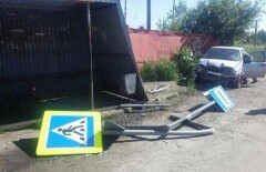 "Мерседес" на скорости врезался в остановку в Шымкенте - погибли два человека