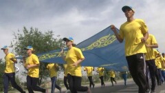 16-метровый флаг Казахстана пронесли по улицам Шымкента
