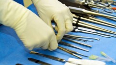 Лишившаяся ноги девушка отсудила 20 млн тенге у врачей Актау