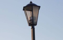 Пятилетний мальчик умер от удара током, схватившись за уличный фонарь в Шымкенте