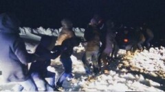 Российские болельщики ХК "Трактор" расчищали дорогу в Астану, чтобы успеть на матч