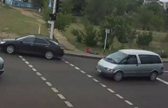 Около десятка водителей проехали мимо упавшей женщины в Караганде