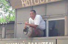 В Астане снесли дом Адильбека Мейрамова, угрожавшего взорвать здание