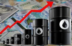 Курс тенге укрепляется из-за растущих цен на нефть, а не перед выборами - Данияр Акишев 