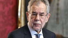 Полиция застала президента Австрии за нарушением карантина. Он засиделся в ресторане