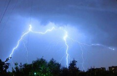 Во время грозы сгорел светофор в Павлодаре