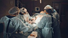 Врачи провели уникальную операцию девушке, выпавшей с 9-го этажа в Павлодаре