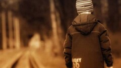 В Павлодаре мальчик вылез через форточку и ушёл на поиски мамы