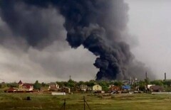 В Астрахани горит завод резиновых изделий