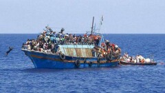 Правительство Италии запретило спасательным кораблям помогать судам с беженцами