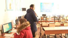 В нескольких школах Алматинской области дети замерзают на уроках