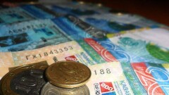 В Астане выясняют, почему госслужащие работают на низкооплачиваемых должностях