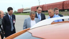Президента Татарстана прокатили на электромобиле в Костанае