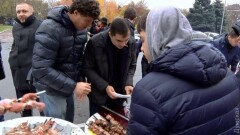 Известие об отставке Саакашвили одесситы встретили народным гулянием с шашлыками