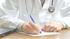 Прокуроры Атырау добились снижения стоимости медицинских справок в два раза