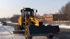 Аким Усть-Каменогорска самостоятельно занялся уборкой снега