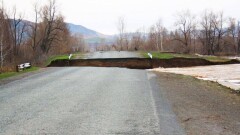 Большая вода разрушила часть моста через реку в Кызылординской области