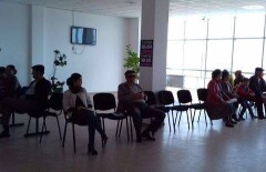 В шокировавшей акима Атырауской области поликлинике поставили стулья