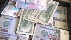 В Узбекистане одобрили купюру в 100 тысяч сумов. Её вводят для более удобного расчёта наличными