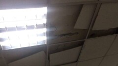 В школе Талдыкоргана после сильного дождя протекла новая крыша