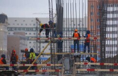 Строительство в Астане и торговля в Алматы поднимают рынок труда в Казахстане 