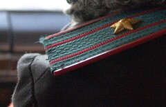 Погоны майора променял на 10 тысяч тенге госавтоинспектор в Акмолинской области