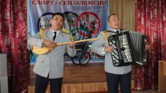 Погибший в Алматы сотрудник СОБР пел в "Полицейском квартете"