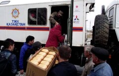 Спасатели помогли появиться на свет малышу из отрезанного водой села в СКО