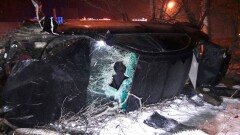 Девушка-водитель серьёзно пострадала, перевернувшись на BMW в Алматы