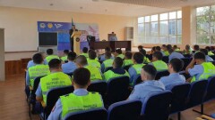В Алматы дорожные полицейские прошли курсы по этикету