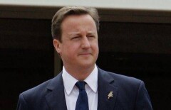 Премьер-министр Великобритании Дэвид Кэмерон объявил о своём уходе и удалился, напевая