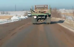 Республиканская трасса в Караганде напоминает танковый полигон