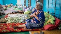 Как люди живут в эвакуационных центрах после взрыва в Арыси. Фоторепортаж