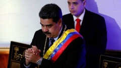 Мадуро в четыре раза поднял стоимость петро и повысил зарплату с 11 до 44 долларов