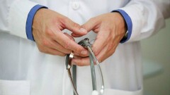 Вместо повышения зарплат медикам разрешат работать по совместительству