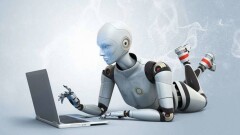 Роботы-журналисты, исчезновение смартфонов и фейковые новости: тренды журналистики будущего