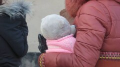 В Актау прощаются с погибшей после изнасилования шестилетней Викой