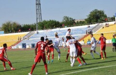 Футболисты "Ордабасы" играют в долг