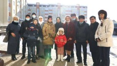 В Актобе отцу, который в одиночку воспитывает четверых детей, подарили квартиру
