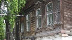 В СКО рушится столетний особняк из-за того, что его жителей некуда переселить