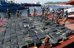 Подлодка с кокаином едва не утонула от тяжести груза в США