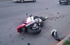 Мотоциклист в Караганде на ровном месте спровоцировал аварию, в которой сам же и пострадал