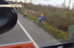 Дальнобойщик пытался въехать на фуре в толпу мигрантов во Франции