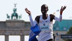 Новый мировой рекорд в марафонском беге установил кенийский атлет в Берлине