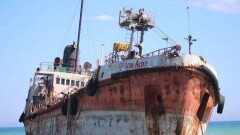 На утилизацию опасных отходов с севшего на мель "Аракса" в Актау запросили 36 млн тенге
